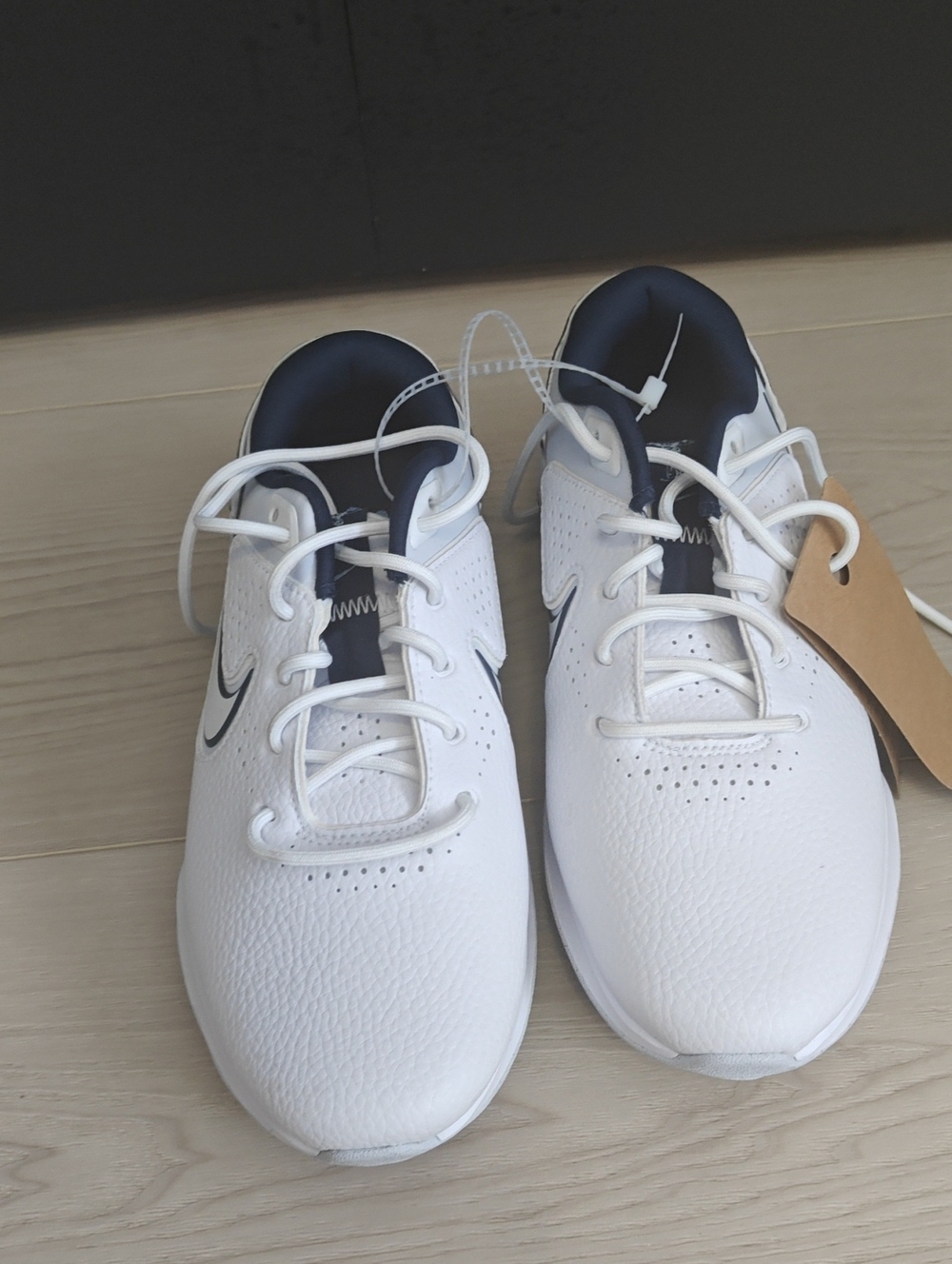 Nike Men’s White and Navy Low-Top Golf Shoes